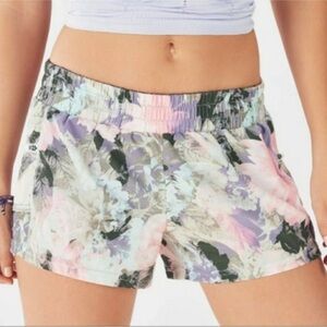 Fabletics Maggie Shorts Secret Garden Print Size 3x